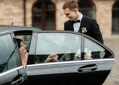 Why a Wedding Limo Service Adds Luxury and Comfort to Your Big Day